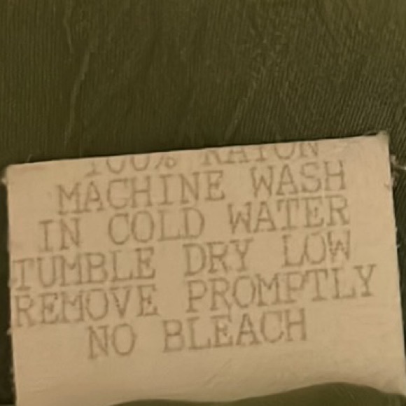 JOHNNY WAS, Ruffled V-NeckLine, 100% Rayon Side Slits Top, Light Olive Green, XS - Picture 8 of 8